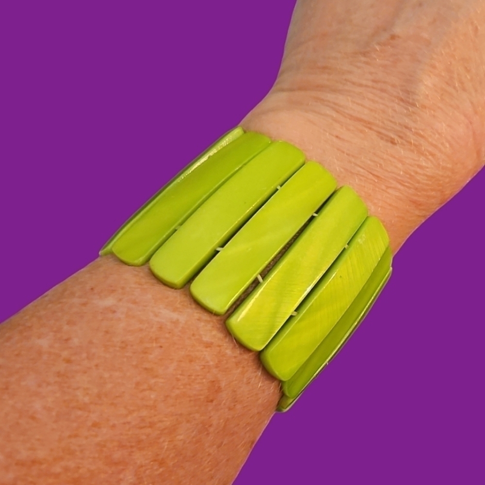 VTG 1990s Lime Green Vertical Shell Wide Chunky Stretch Bracelet
